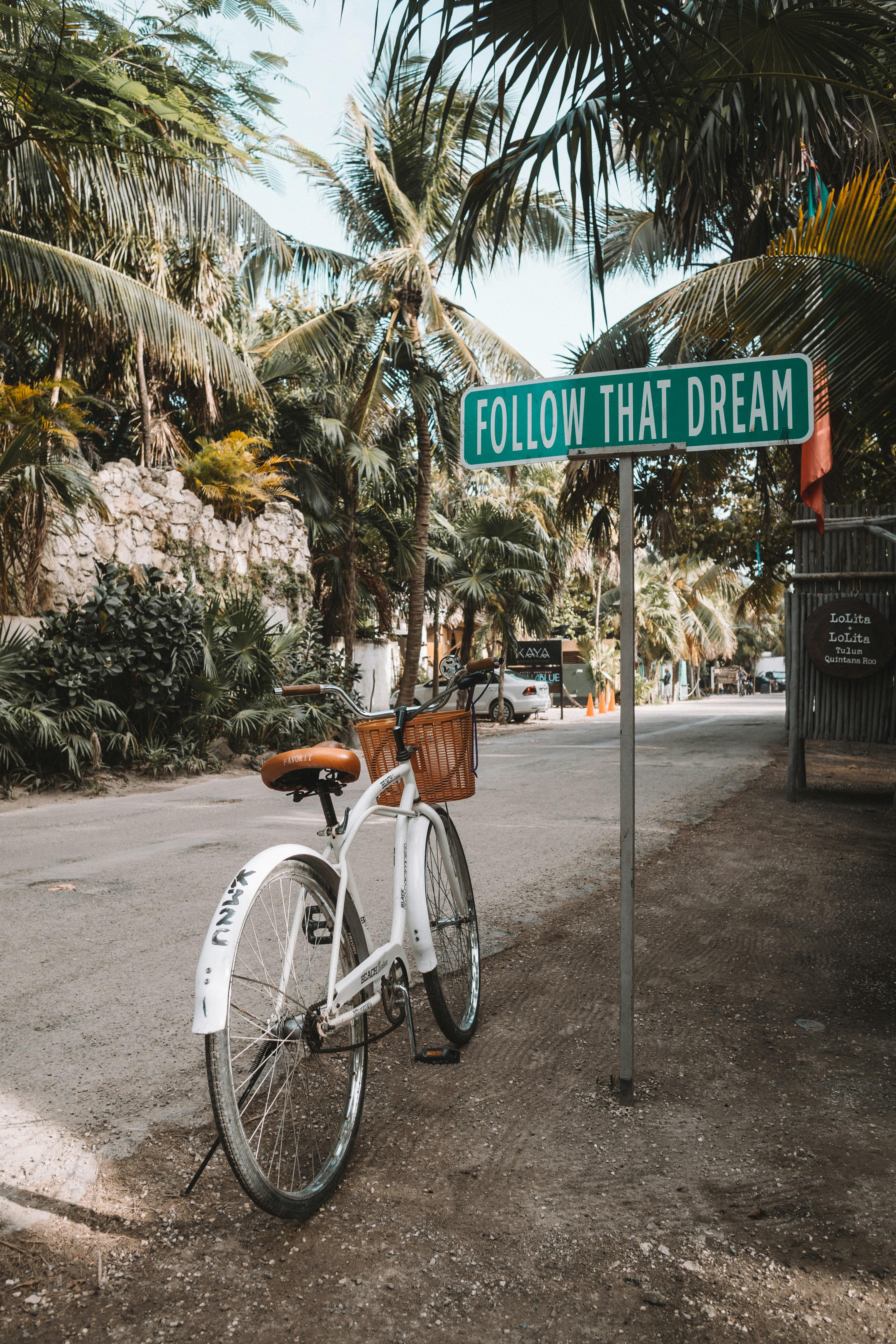 alex-azabache-V83v-MYB_Z8-unsplash-min.jpg