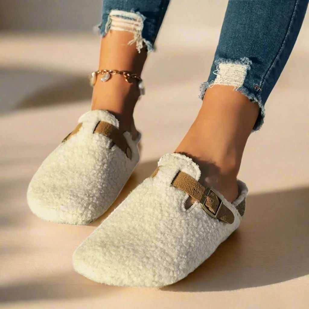 Coco Damen Winterhausschuhe | Dicke Schafwolle, bequemes Pantoletten-Design